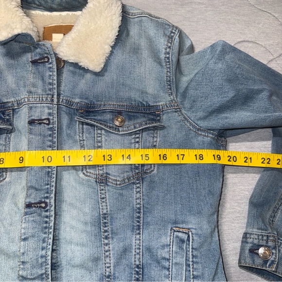 Denim Jacket with Sherpa Collar - Picture 11 of 12